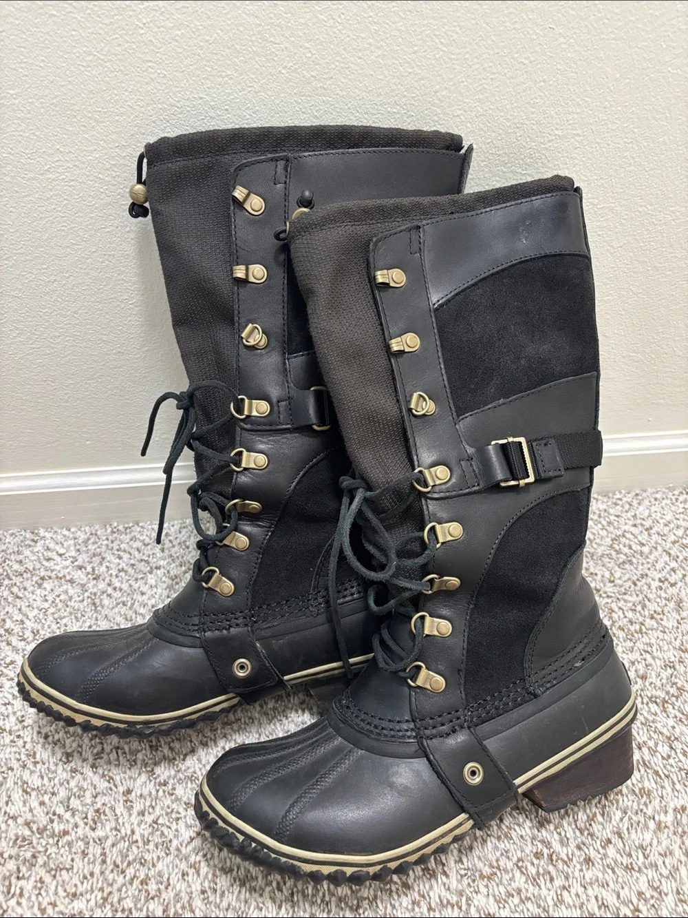 Sorel Conquest Carly waterproof winter boots 8.5